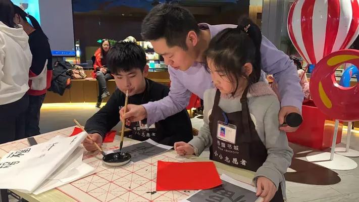 青岛西海岸外国语学校2018级709班走进传媒书城《弘扬中华优秀传统文